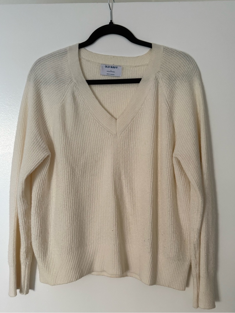 Old Navy Cream V-Neck Ribbed Knit Sweater - Women